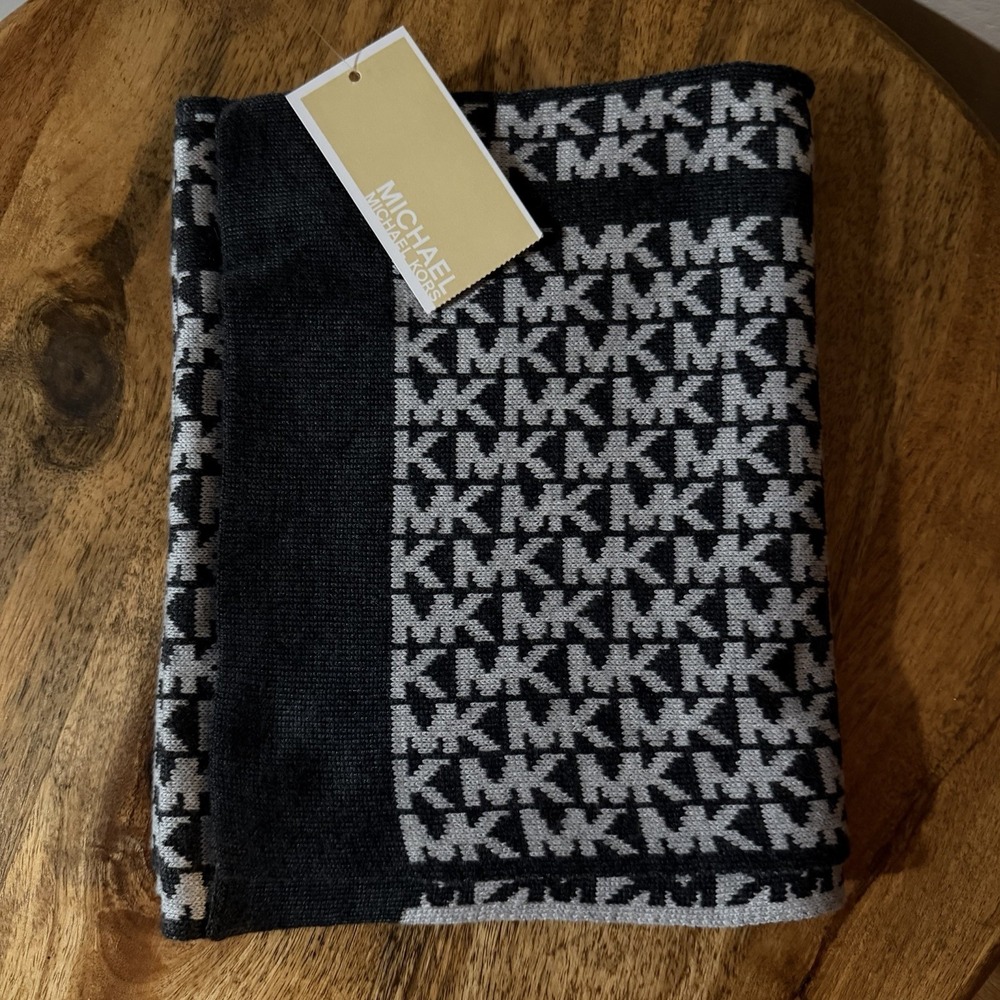 Michael Kors Scarf  MK Monogram Black‎ Gray Logo Knit Winter Streetwear Neutral